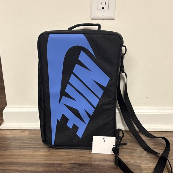 Nike Men's Black Duffel Bag with Blue Logo - Picture 3 of 11